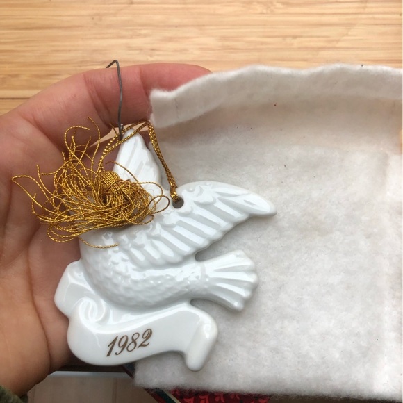 Vintage Avon Christmas 1982 Remembrance Ceramic Dove Ornaments Lot of 3 - Picture 5 of 9
